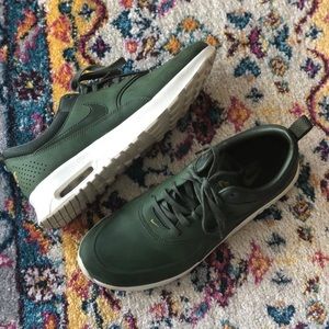Nike Air Max Thea SZ 9 Green